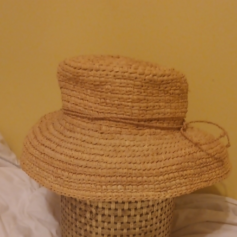 Helen Kaminski Elegant Tan Straw Hat for Women